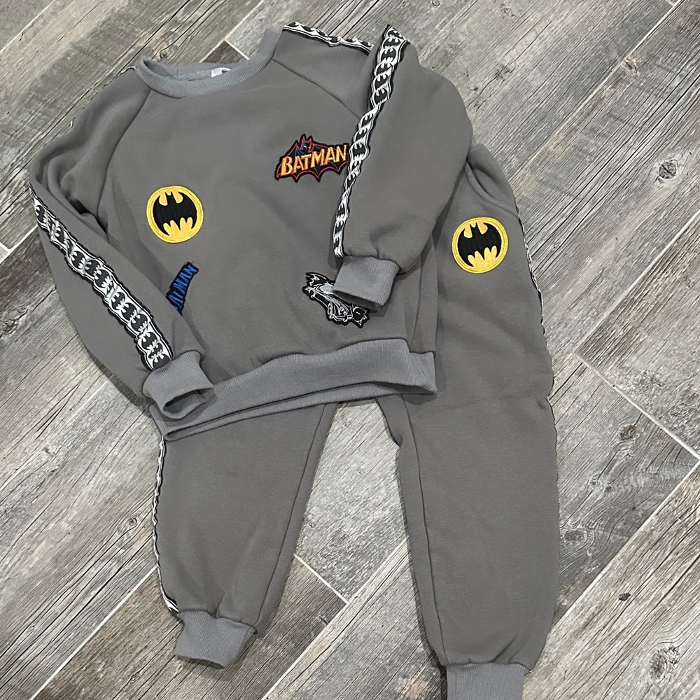 Lola and The Boys Gray Batman Themed Sweatshirt and Pants Set